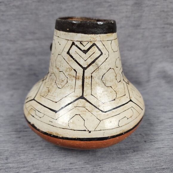 Vintage Peruvian Shipibo Conibo Pottery Face Vase Handmade Hand Painted Vessel - Picture 6 of 10